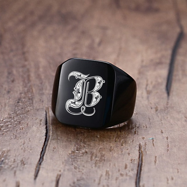 Vnox 18mm Chunky Signet Ring for Men Black Stainless Steel Engraved Royal Initialen Latter Initial Stamp Ring Custom Jewelry