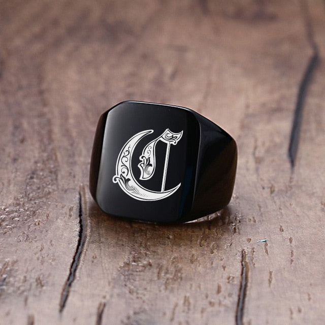 Vnox 18mm Chunky Signet Ring for Men Black Stainless Steel Engraved Royal Initialen Latter Initial Stamp Ring Custom Jewelry