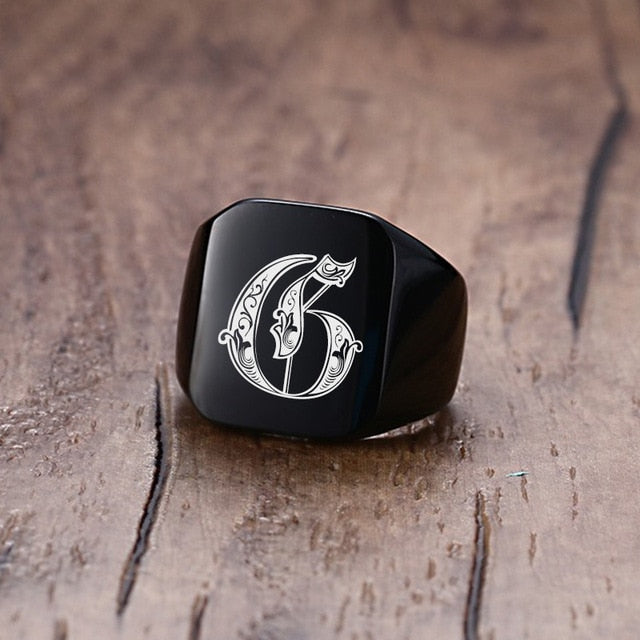 Vnox 18mm Chunky Signet Ring for Men Black Stainless Steel Engraved Royal Initialen Latter Initial Stamp Ring Custom Jewelry