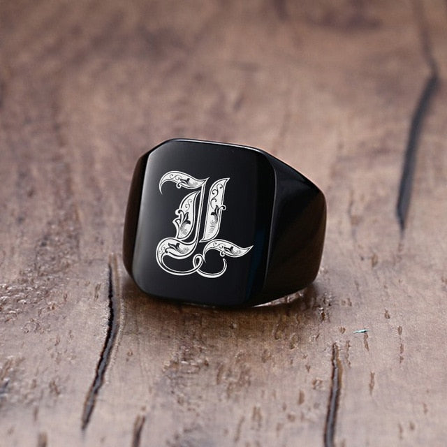 Vnox 18mm Chunky Signet Ring for Men Black Stainless Steel Engraved Royal Initialen Latter Initial Stamp Ring Custom Jewelry