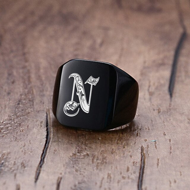 Vnox 18mm Chunky Signet Ring for Men Black Stainless Steel Engraved Royal Initialen Latter Initial Stamp Ring Custom Jewelry