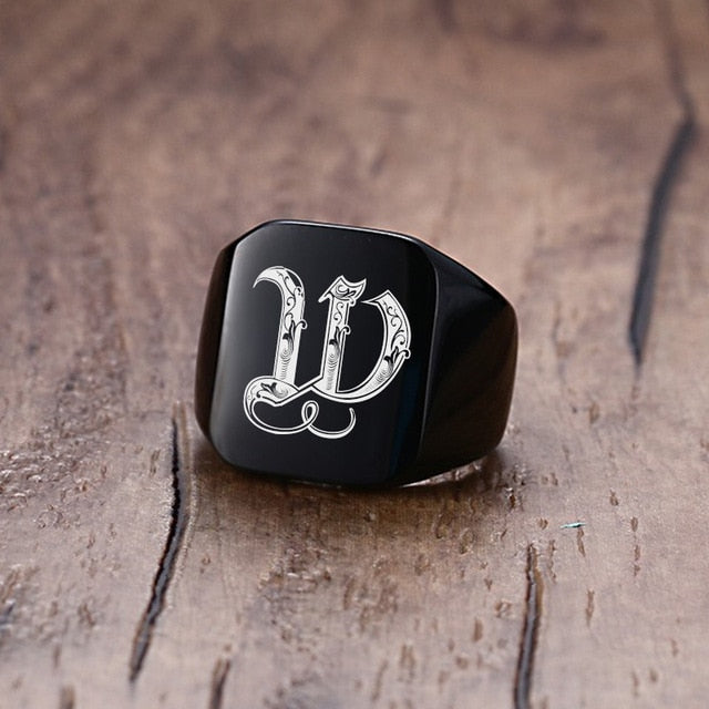 Vnox 18mm Chunky Signet Ring for Men Black Stainless Steel Engraved Royal Initialen Latter Initial Stamp Ring Custom Jewelry