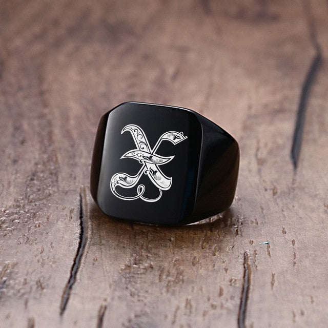 Vnox 18mm Chunky Signet Ring for Men Black Stainless Steel Engraved Royal Initialen Latter Initial Stamp Ring Custom Jewelry