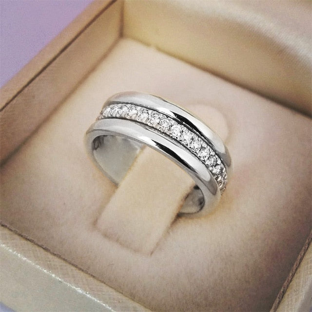 Huitan Classic Wedding Women Ring Simple Finger Rings With Middle Paved CZ Stones Understated Delicate Female Engagement Jewelry